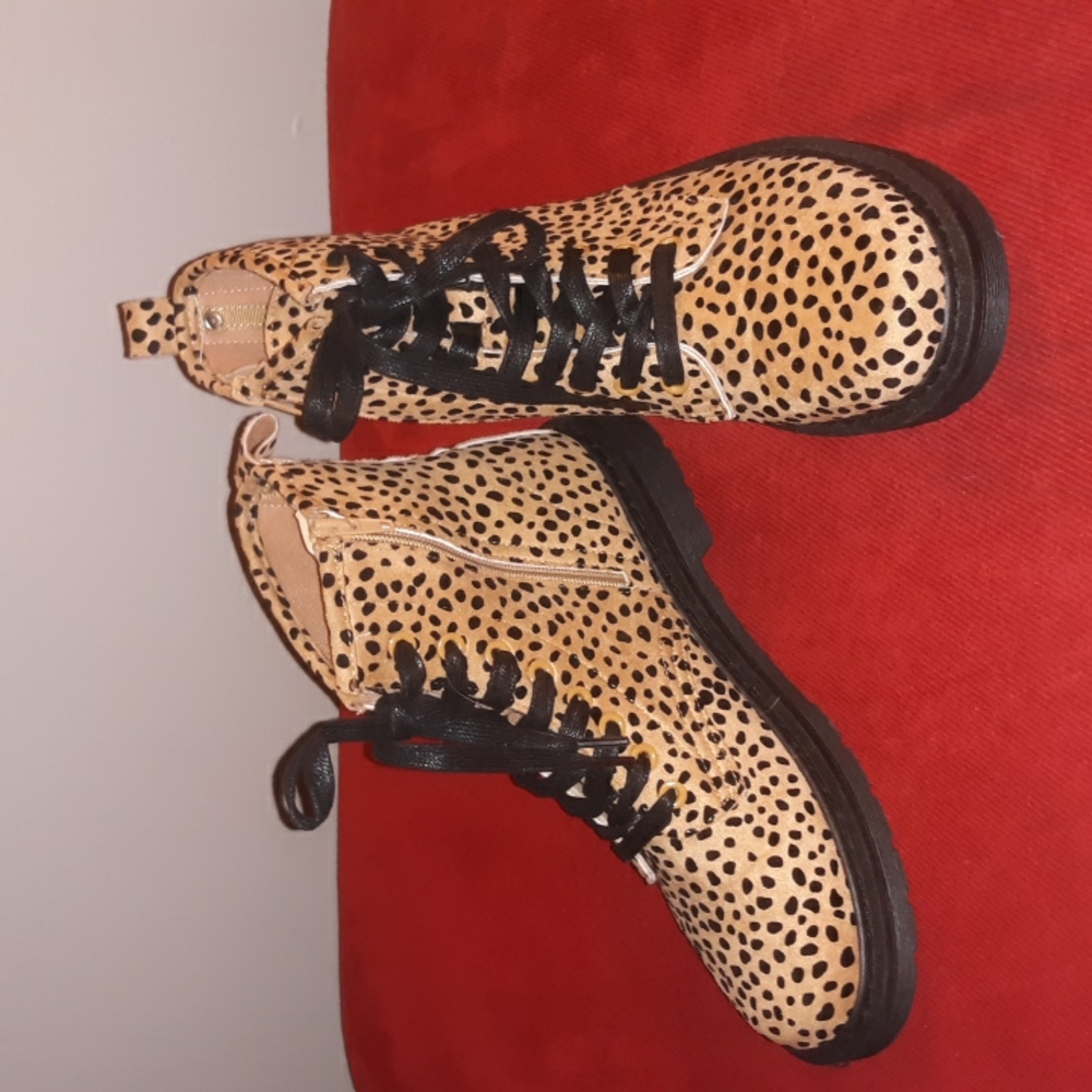 Pierre Dumas cheetah boots sz 9